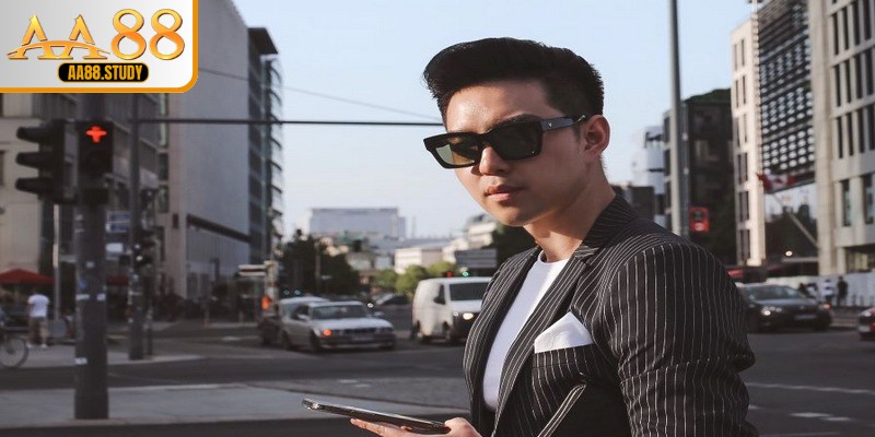 Đại Nghĩa là nhà sáng lập kiêm CEO của thương hiệu cá cược trực tuyến AA88